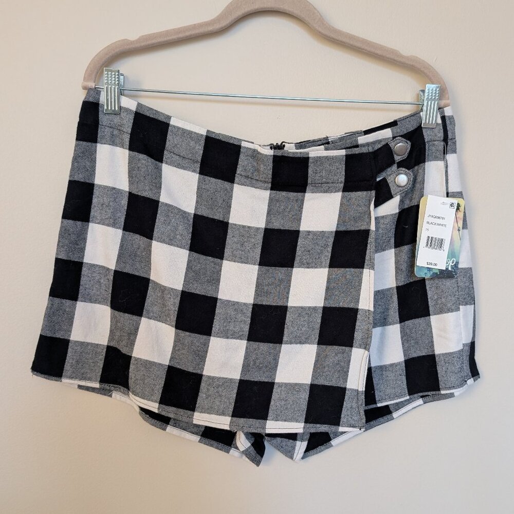 NWT BeBop black and white buffalo plaid skort 15
